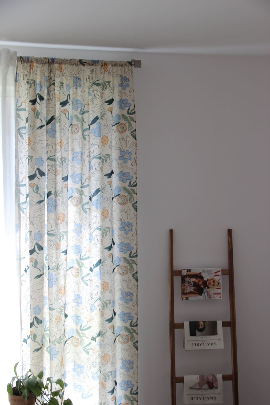 Home | Eve Gravel The Curtain